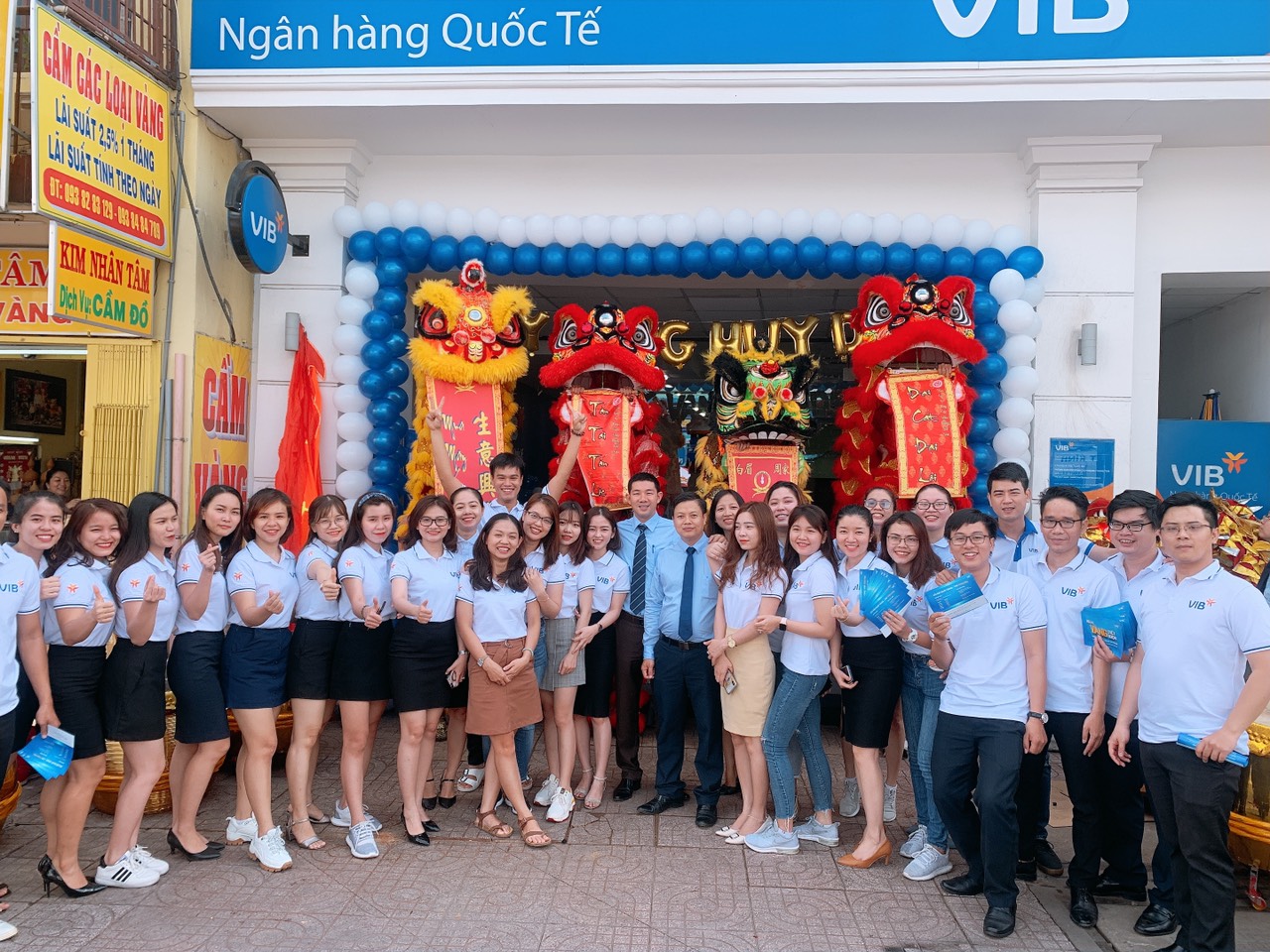 Trọn Bộ Đồng Phục VIB Và Kinh Nghiệm Chọn Xưởng May 3 Áo dài đồng phục VIB duyên dáng